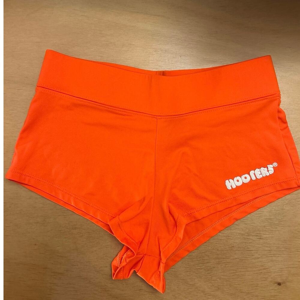 B86 Women’s Hooters girl uniform Cheeky shorts 🤩size Xs with a flaw